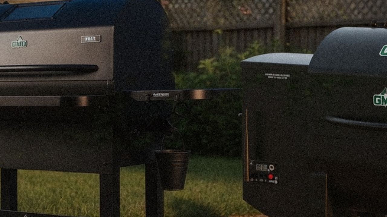Close comparison of the Green Mountain Grills Peak controller next to the Green Mountain Grills Trek controller