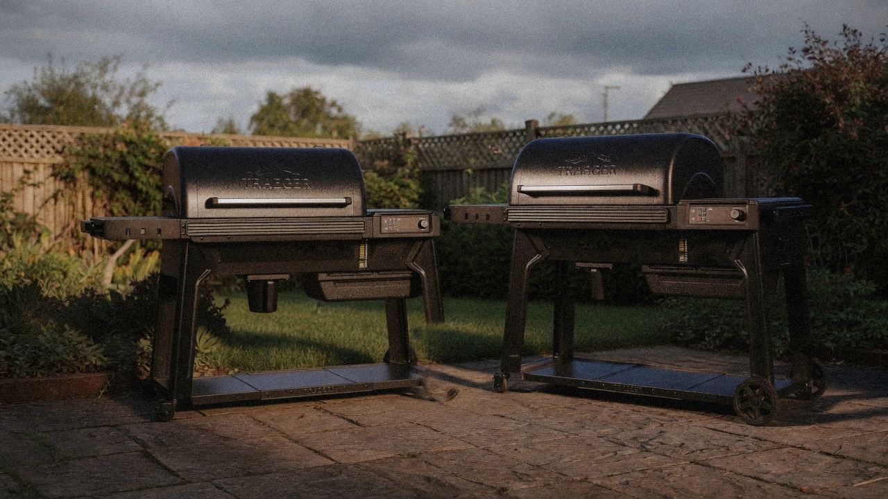 Morning patio with the Traeger Pro 780 and the Traeger Woodridge Pro, unboxing-day mood